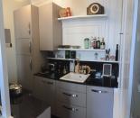 Philippe Nourisson, Menuisier- - agencement-decoration-interieur - catalogue-espace-cuisine - Cuisine gris avec dessus noir brillant