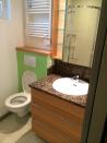 Philippe Nourisson, Menuisier- - agencement-decoration-interieur - catalogue-bain - Meuble de petite SDB en chêne